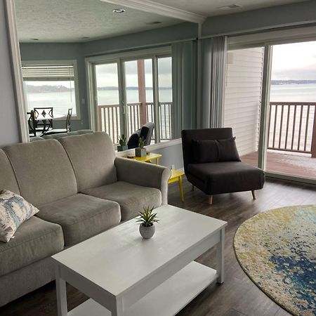 Beachside 216 With Pool Hot Tub And Private Deck Overlooking East Bay Traverse City Buitenkant foto