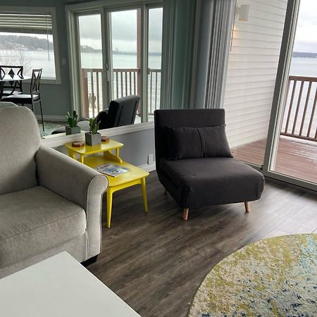 Beachside 216 With Pool Hot Tub And Private Deck Overlooking East Bay Traverse City Buitenkant foto